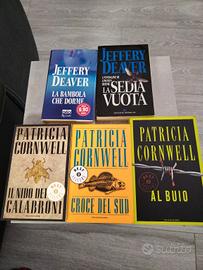 Set cinque libri genere gialli/thriller 