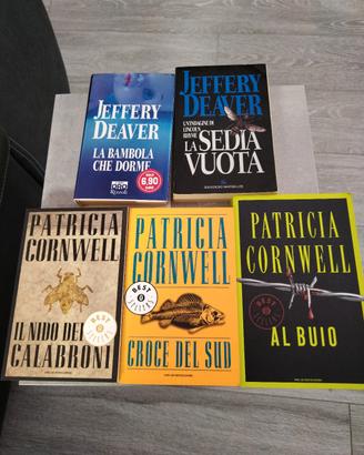 Set cinque libri genere gialli/thriller 