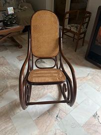 Sedia a dondolo costruita in Valle Maira