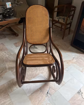 Sedia a dondolo costruita in Valle Maira