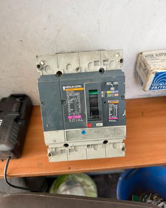 Interruttore magnetotermico Merlin gerin