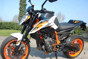 KTM 890 DUKE R