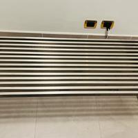 Panca di design in acciaio spazzolato