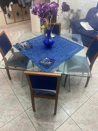 Tavolo di cristallo completo di sedie