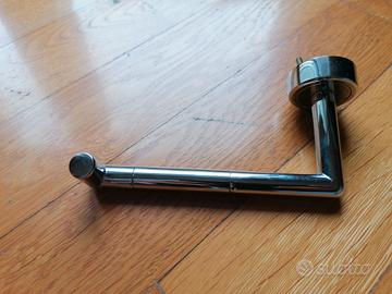 Porta rotolo carta igienica da muro marca Inda.