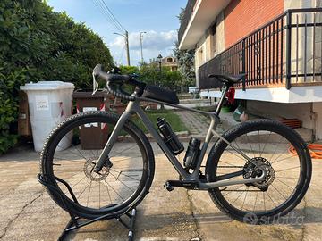 Bici Gravel Cube 2026, cambio elettronico