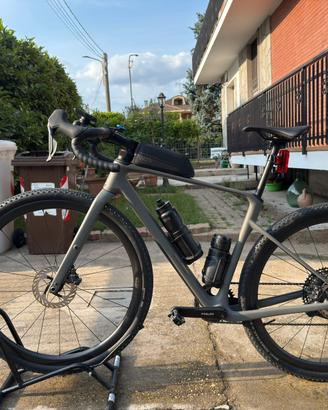 Bici Gravel Cube 2026, cambio elettronico