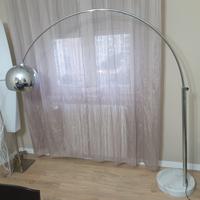 Lampada stile floss regolabile con base in marmo.