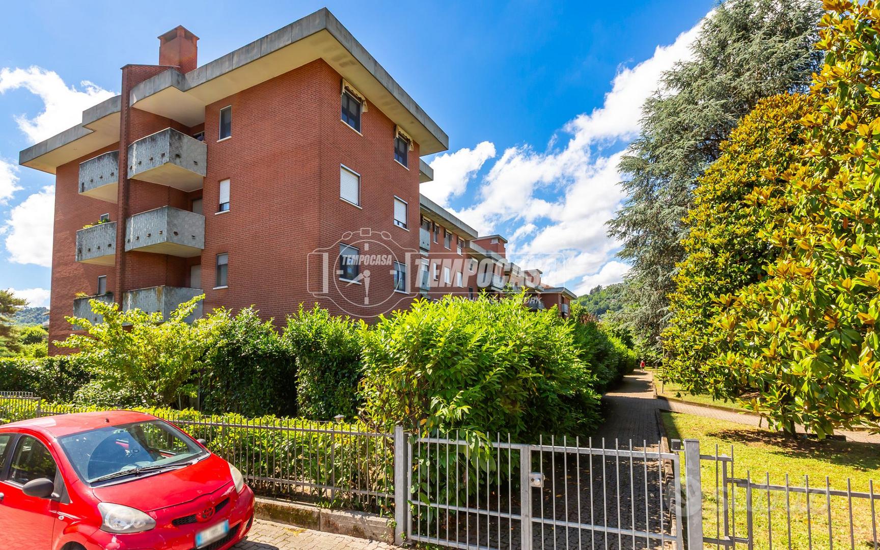CINQUE LOCALI CON GIARDINO PRIVATO, BOX E CANTINA - Vista 2