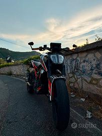 Ktm Duke 125cc off-white ABS