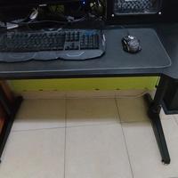 scrivania più sedia gaming 