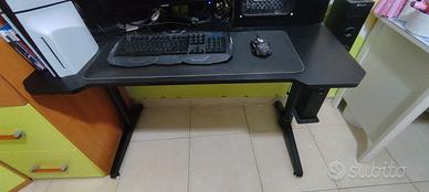 scrivania più sedia gaming 