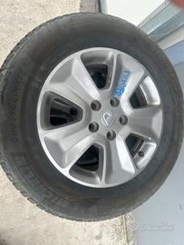 Cerchi completi con gomme 215 65 16