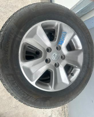 Cerchi completi con gomme 215 65 16