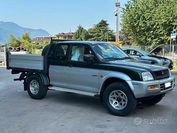 Autocarro con cassone ribaltabile MITSUBISHI L200