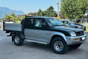 Autocarro con cassone ribaltabile MITSUBISHI L200