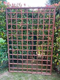 Griglia in legno per giardino