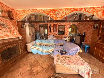 CASA SEMINDIPENDENTE A CASSOLNOVO