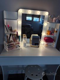 Toeletta da trucco ragazza