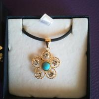 Collana in caucciù con oro 750 e turchese