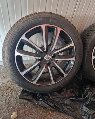 4 gomme invernali 195/55 R16 cerchi in lega NISSAN