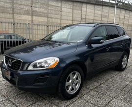 Volvo XC60 AWD blu notte