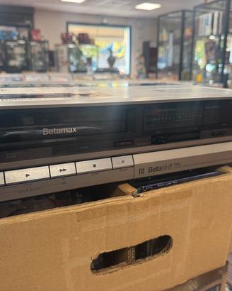 Stereo video cassette recorder Sony Betamax