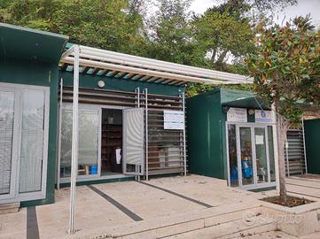 Tenda per esterno con struttura 