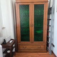 scrivania in legno completa di sedia