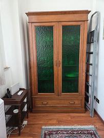 scrivania in legno completa di sedia