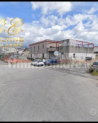 Capannoni commerciale in costruzione a Napoli