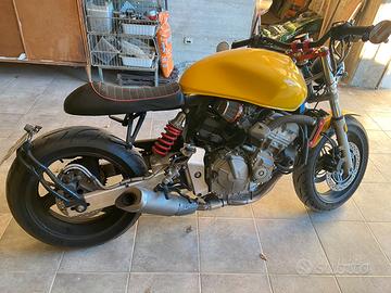 Honda Hornet cafe racer
