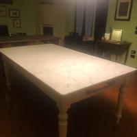 Tavolo in legno e marmo di Vico Magistretti