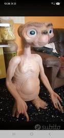statua ET