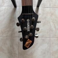 Chitarra elettrica Yamaha Pacifica nera con leva v