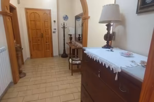 Ampio appartamento ammobiliato