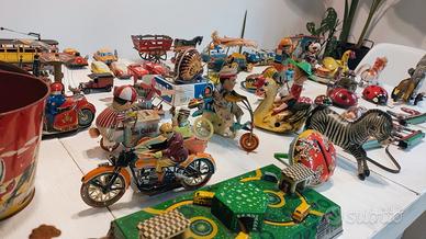giochi in latta con carica a molla 