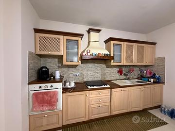 Cucina e frigorifero