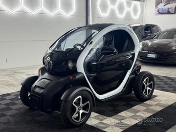 Renault Twizy 45 patente Si guida con AM