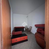 NEGOZIO A CAROBBIO DEGLI ANGELI