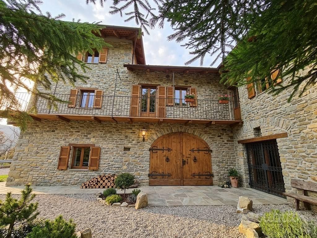Rustico / Casale di 330 m² con più di 5 locali e b - Vista 3