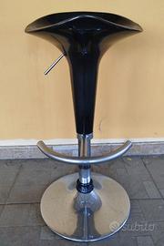 Sgabello con altezza regolabile
