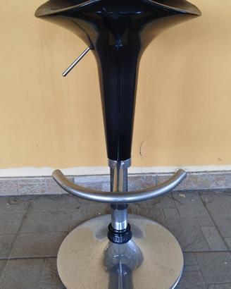 Sgabello con altezza regolabile