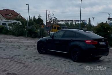 BMW  X 6 con interni nuovi .