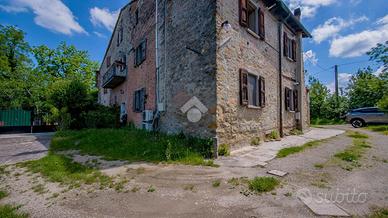 2 LOCALI A MONTE SAN PIETRO