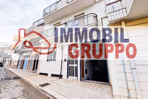 Intero stabile con garage
