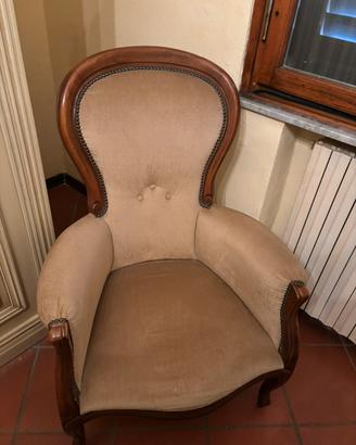 Poltrona vintage in legno stile classico