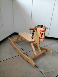 Cavallo a dondolo 