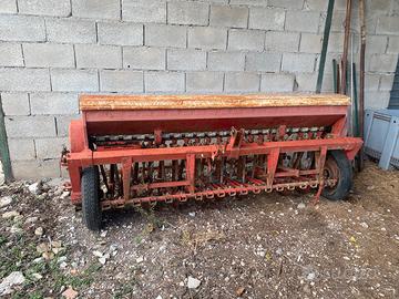 Seminatrice agricola