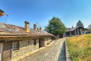 3 LOCALI A GRESSAN